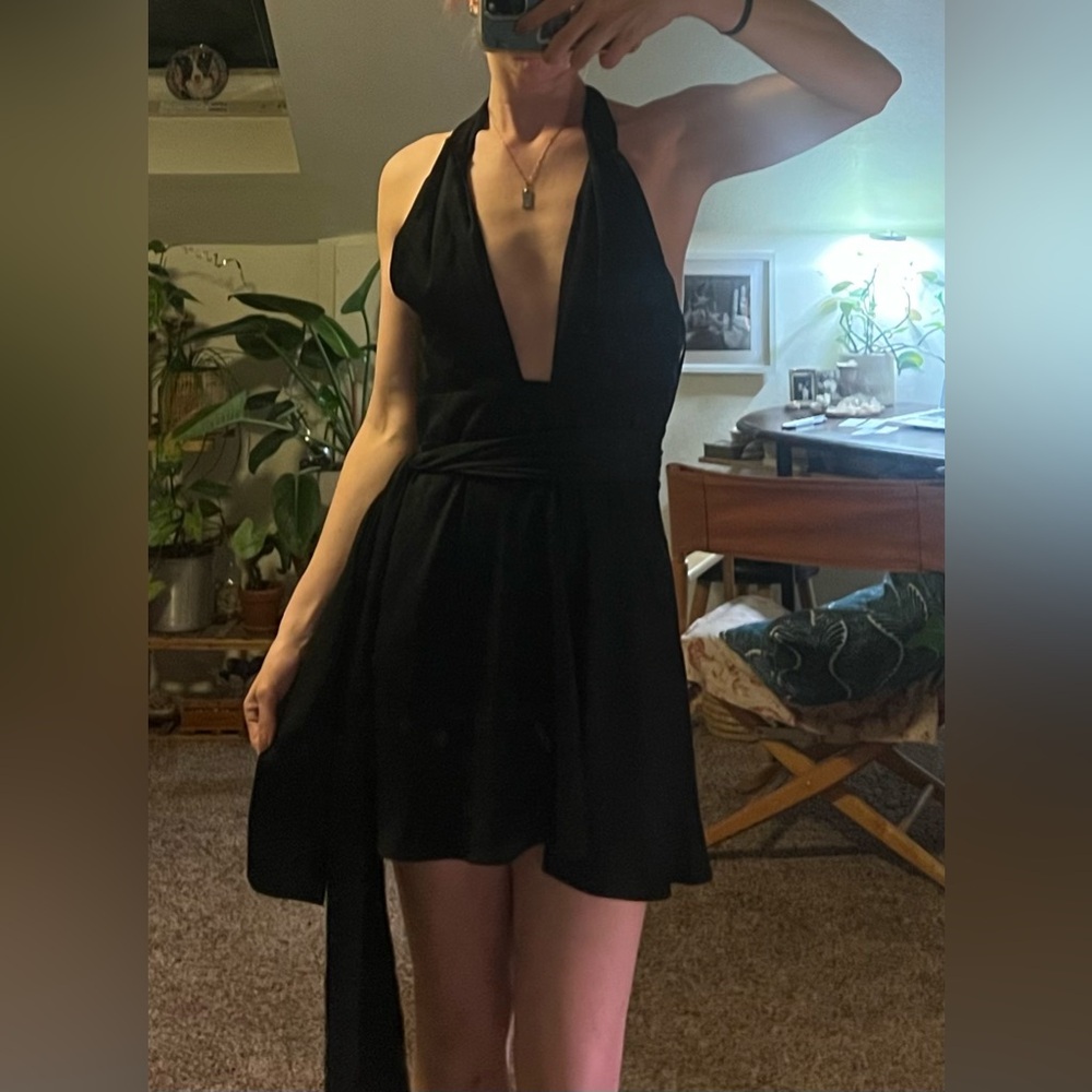 Black Banana Republic Deep V Halter Dress Silk Petite 4 sexy ribbon